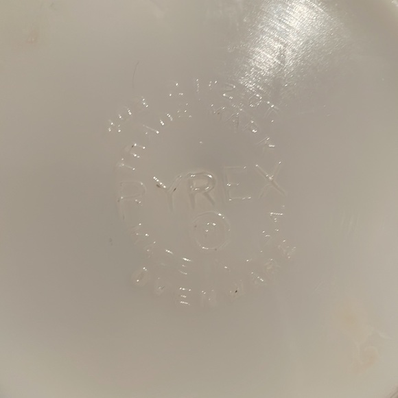 Vintage Pyrex Bowl Avocado Green 2.5quart - Picture 5 of 14